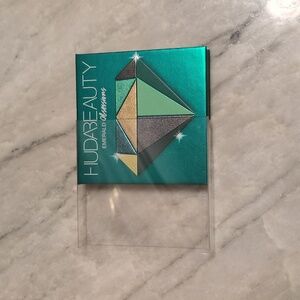 Huda beauty eye shadow!! Brand new!!